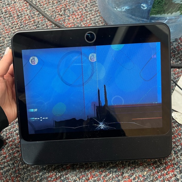 BROKEN Portal from Facebook [Gen 1]. Smart, Hands-Free Video Calling with Alexa - Picture 2 of 5